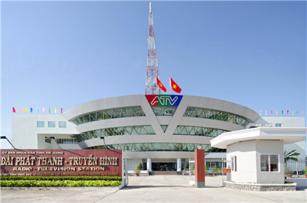 Gia cố trụ anten tự đứng cao 120m- Đài PTTH An Giang  