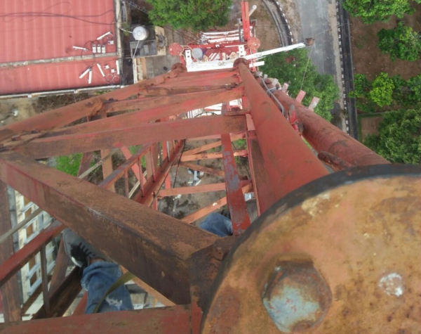 Di dời cột anten tự đứng cao 54m - Quân Đoàn 4 