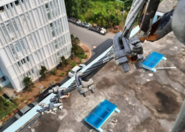 Gia cố trụ anten dây co mặt đất & mái nhà - Dự án: Mega Vietnamobile Project 