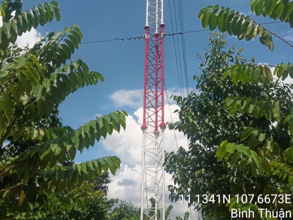 Di dời trụ dây neo trụ tiếp sóng vô tuyến Công An huyện Hàm Tân